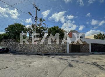 Casa · 606m² · 4 Recámaras · 3 Estacionamientos · Casa en Venta en Fraccionamiento Montecristo Mérida - (4)