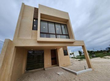 ab87d4ddecfe0e9c45201adc05770e04942e7637a9e35b2af2ba024cb7c5200e · Casa en Venta en San Benito| Rooftop, Alberca y a Pasos del m