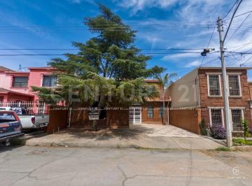 Casa · 271m² · 3 Recámaras · 4 Estacionamientos · Casa en Venta en Colonia Burocrata Estatal en Chihuahua, Chih.
