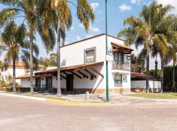 Casa · 358m² · 3 Recámaras · 5 Estacionamientos · Casa en Venta en Retorno de Andres, Club de Golf El Cristo, Atlixco, Puebla