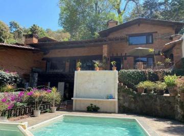 Casa · 400m² · 5 Recámaras · 5 Estacionamientos · Casa en Venta - Renta en Avándaro, Valle de Bravo, Estado de México