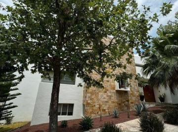 Casa · 356m² · 3 Recámaras · 2 Estacionamientos · Casa en Venta en Club de Golf La Loma en San Luis Potosi