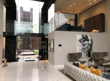 Casa · 970m² · 5 Recámaras · 12 Estacionamientos · Casa en Venta en Fuego, Jardines del Pedregal