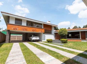 Casa · 523m² · 3 Recámaras · 3 Estacionamientos · Casa en Venta en Calle Sauces, Cipres de Zavaleta, Zavaleta, Puebla