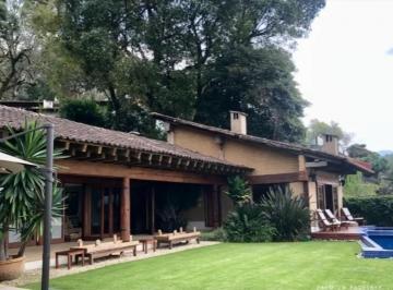 Casa · 550m² · 5 Recámaras · 4 Estacionamientos · Casa en Venta - Renta en Avándaro, Valle de Bravo, Estado de México