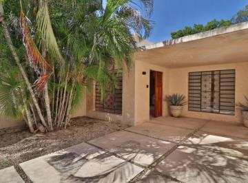 Casa de 3 habitaciones, Mérida · Casa Encantadora en Venta - 3 Recamaras, Alberca, Centro