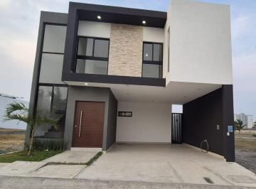 Casa · 218m² · 3 Recámaras · 2 Estacionamientos · Riviera Veracruzana, Casa en Venta con Bonitos Acabados, Jardín y Sala de Tv.