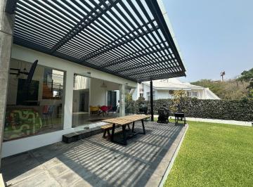Casa · 297m² · 4 Recámaras · 2 Estacionamientos · Casa en Venta Fracc. Rinconada, Palmira Tinguindín, Zona Sur, Vigilancia