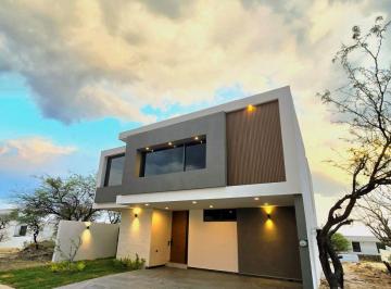 Casa de 3 habitaciones, León · Casa con 3 Recámaras en Venta, 225 m² Superficie de Terreno en Lomas del Molino, León