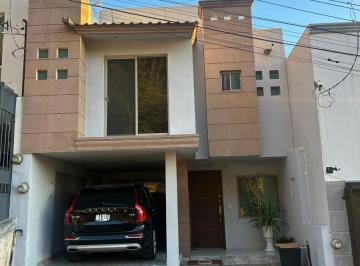Casa · 321m² · 5 Recámaras · 1 Estacionamiento · Casa en Venta de 4 Pisos y 4 Recámaras en Colinas de San Jerónimo