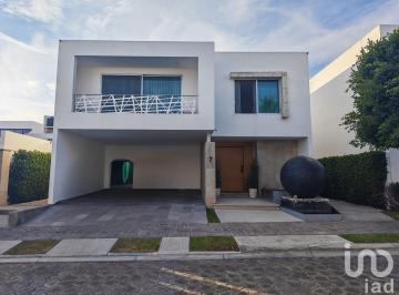 Casa · 313m² · 4 Recámaras · 2 Estacionamientos · Se Vende Hermosa Casa en Lomas 1