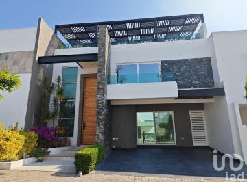 Casa · 331m² · 6 Recámaras · 2 Estacionamientos · Casa en Venta en Lomas Cluster 888