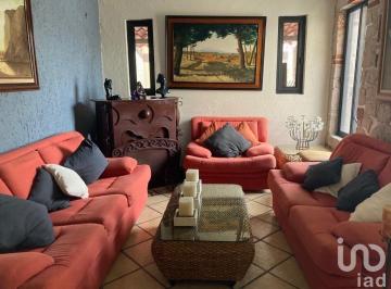 Casa · 315m² · 4 Recámaras · 3 Estacionamientos · Casa en Venta en Col. Agua Hedionda; Cuautla, Morelos