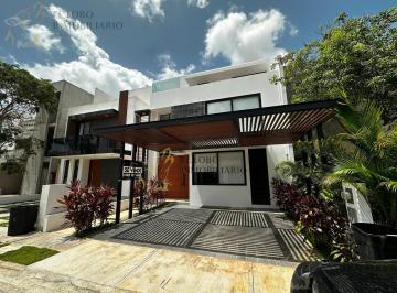 Casa · 160m² · 4 Recámaras · Cascasa en Venta Cancún | Residencial Río | 3 Niveles | Recámara en Planta Bajaa