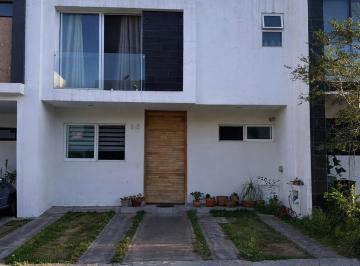Casa en condominio de 3 habitaciones, Zapopan · Casa en Venta en Valle Imperial Dentro de Coto con Seguridad y Amenidades