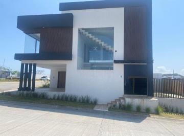 Casa en Venta de 2 habitaciones  · Casa Residencial en Venta