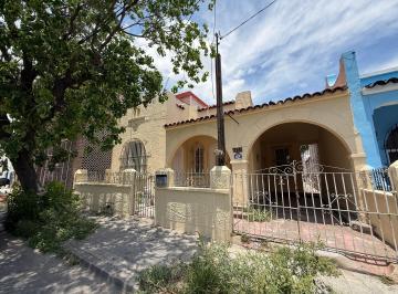 Casa de 3 habitaciones, Monterrey · Casa en Venta, Calle Treviño #1423 Pte. Centro de Monterrey