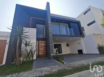 Casa · 362m² · 4 Recámaras · 2 Estacionamientos · Hermosa Casa en Parque Guanajuato