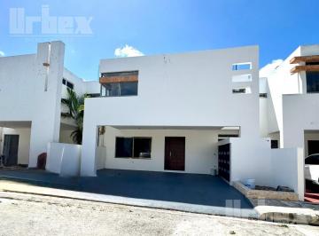 Casa · 4 Recámaras · 2 Estacionamientos · Bonita Casa de Dos Pisos en Venta en Privada Tamarindo, Campeche