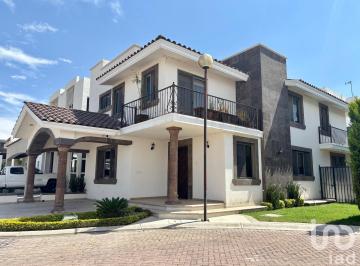 Casa · 336m² · 4 Recámaras · 2 Estacionamientos · Casa en Venta en Las Plazas Residencial Nrte