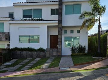 Casa de 3 habitaciones, Naucalpan de Juárez · Hermosa Casa en Venta en Una de Las Zonas con Mayor Plusvalía, Lomas Verdes 6 Secc