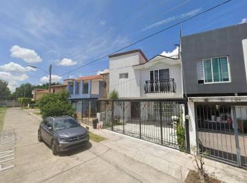 Casa de 3 habitaciones, Zapopan · Excelente Casa en Jardines Universidad en Remate