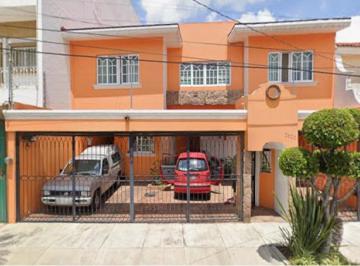 Casa de 4 habitaciones, Guadalajara · Casa en Venta en Bosques de La Victoria, Guadalajara, Jalisco.