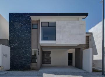 Casa · 237m² · 3 Recámaras · 2 Estacionamientos · Casa en Privanzas del Campestre