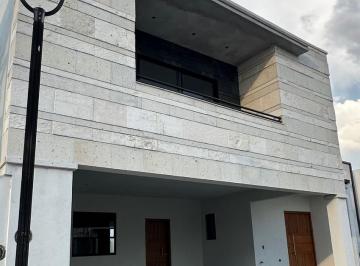 Casa · 350m² · 4 Recámaras · 2 Estacionamientos · Casa en Venta Al Norte de Saltillo Fracc. La Escondida