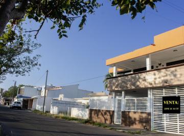 Casa · 260m² · 3 Recámaras · 1 Estacionamiento · Departamento en Las Bajadas