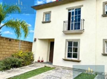 Casa · 176m² · 3 Recámaras · 3 Estacionamientos · Casa en Venta en Cumbres del Lago Juriquilla