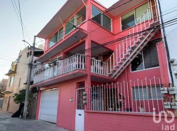Casa · 440m² · 9 Recámaras · 1 Estacionamiento · Conjunto Habitacional en Venta en Privada en Sta Cruz del Monte, Naucalpan, Edomex