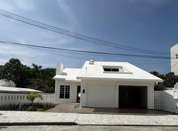 Casa · 451m² · 3 Recámaras · 2 Estacionamientos · Casa en Loma del Gallo