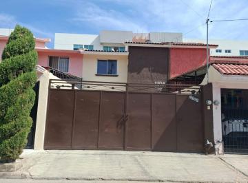 Casa · 136m² · 4 Recámaras · 2 Estacionamientos · Casa en Venta San Jerónimo con Habitación en Planta Baja
