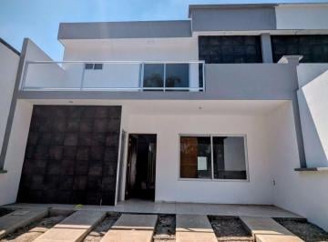 Casa de 3 habitaciones, Fortín · Casa Nueva con Recámara en Planta Baja. Excelentes Acabados.