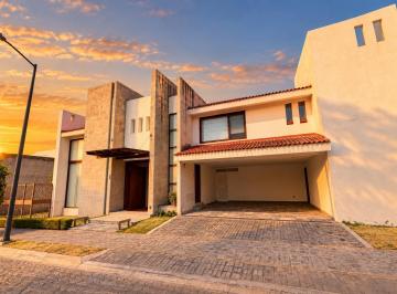 Casa · 533m² · 3 Recámaras · 2 Estacionamientos · Casa en Venta en Lomas de Angelopolis I Cluster 222 San Andres Cholula Puebla