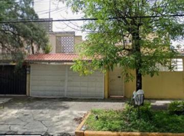 Casa · 4 Recámaras · 2 Estacionamientos · Venta de Casa en Ciudad Satelite Excelente Ubicación