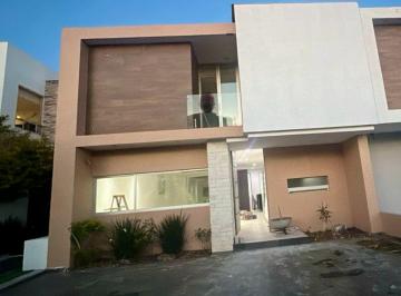 Casa · 180m² · 3 Recámaras · 2 Estacionamientos · Casa en Privado Cerca del Tec de Monterrey
