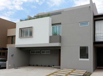 Casa en condominio · 330m² · 4 Recámaras · 3 Estacionamientos · Casa en Renta en La Vista Residencial