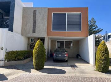 Casa · 296m² · 3 Recámaras · 2 Estacionamientos · Casa en Venta en Fraccionamiento Santa Lucía León Guanajuato