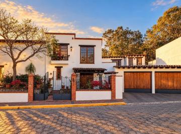Casa · 517m² · 3 Recámaras · 2 Estacionamientos · Casa en Venta en Zerezotla, San Pedro Cholula Puebla