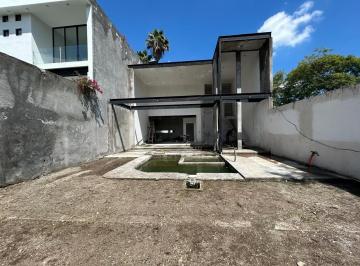 Casa · 420m² · 3 Recámaras · 3 Estacionamientos · Casa en Venta, de 420 m² Terminada, Únicamente Faltan Acabados. Vista Hermosa, Cuernavaca