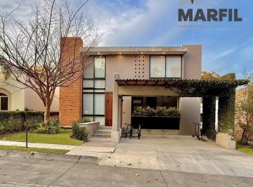 58b2f2e96f76d7f585d59cd1a5d93bbb37b1ae6c7a1f04c2b364cb5f7f51ea6b · Hermosa Casa en Venta en Coto Privado Altozano Colima de 4 Recámaras
