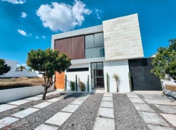 Casa de 4 habitaciones, Querétaro · Casa en Venta en Grand Juriquilla | 4 Recámaras, Jardín Amplio y Espacios Para Toda La Familia