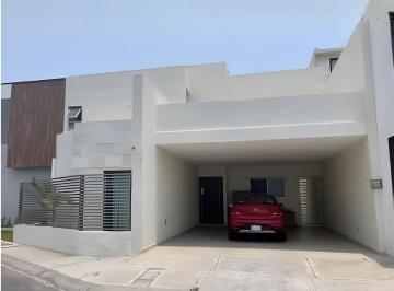 Casa · 260m² · 3 Recámaras · 2 Estacionamientos · Casa en Venta en Lomas Diamante