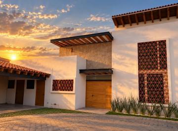 Casa · 256m² · 3 Recámaras · 2 Estacionamientos · Casa en Venta en San Pedro Cholula, Zerezotla, 4 Habitaciones