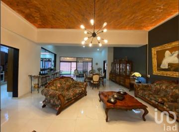 Casa · 353m² · 3 Recámaras · Casa en Venta, Amplia y con Acabados de Lujo, Dentro de Coto, Bugambilias 2da Seccion.