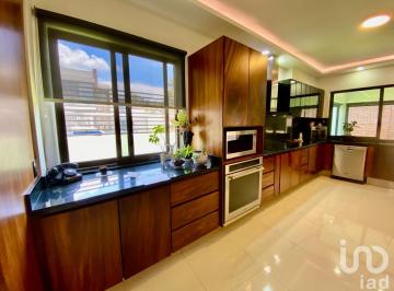 Casa · 353m² · 3 Recámaras · Casa en Venta, Recamaras Planta Baja, Amplia, Acabados de Lujo, en Coto, Bugambilias 2da Seccion.