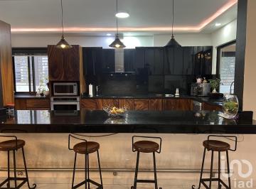 Casa · 353m² · 3 Recámaras · Casa en Venta, Amplia y con Acabados de Lujo, Dentro de Coto, Bugambilias 2da Seccion.