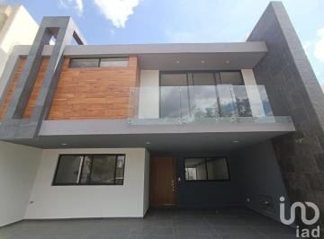 Casa · 355m² · 5 Recámaras · 2 Estacionamientos · Se Vende Espectacular Casa en Parque Colima, Lomas de Angelopolis